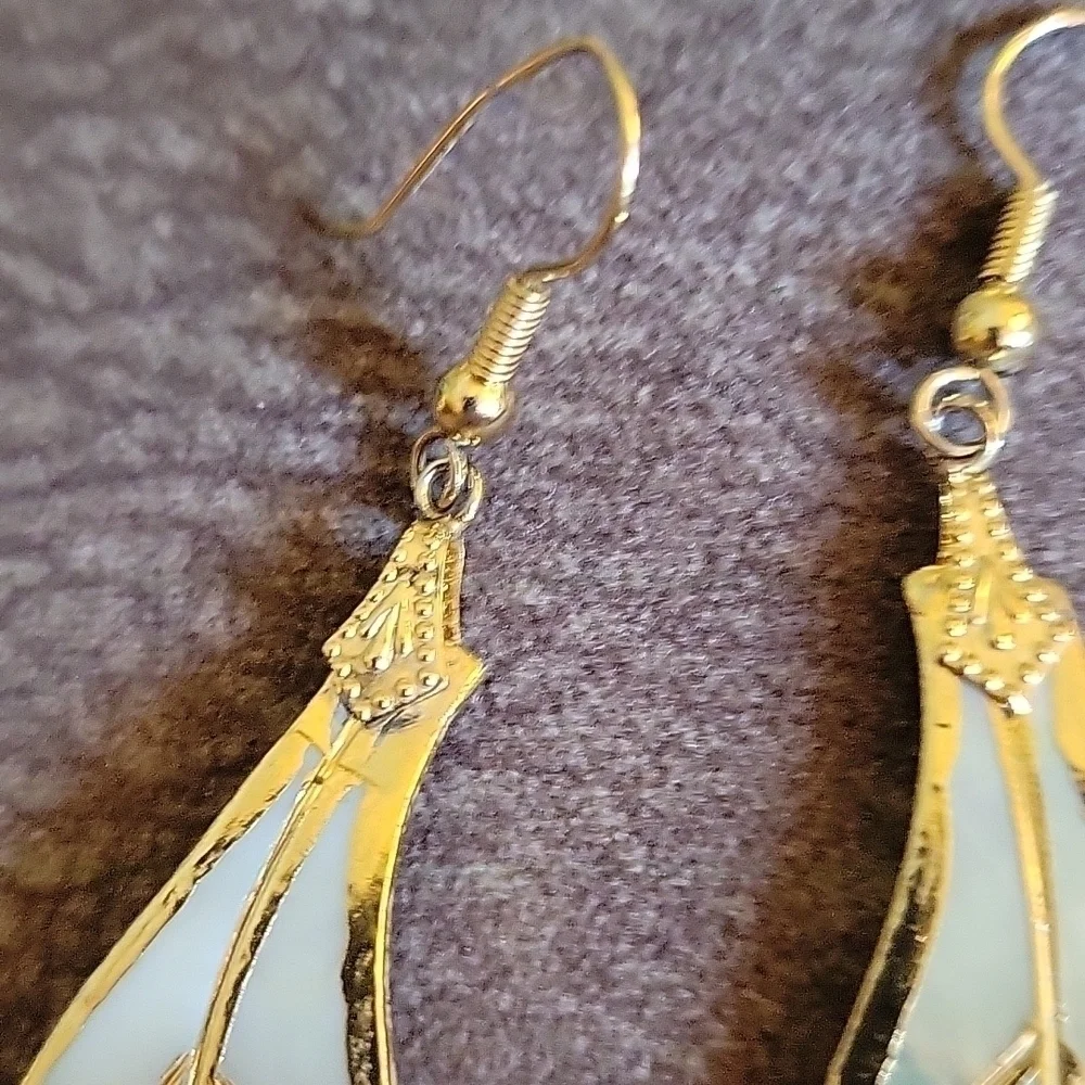 Vtg Estate Gold Plated Art Deco Mother of Pearl Leaf Earrings